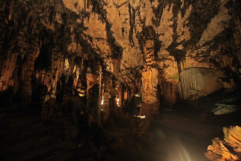 Пещера Антекера внутри
