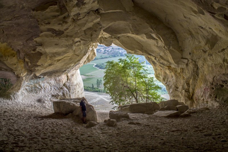 Пещера изнутри сталактиты