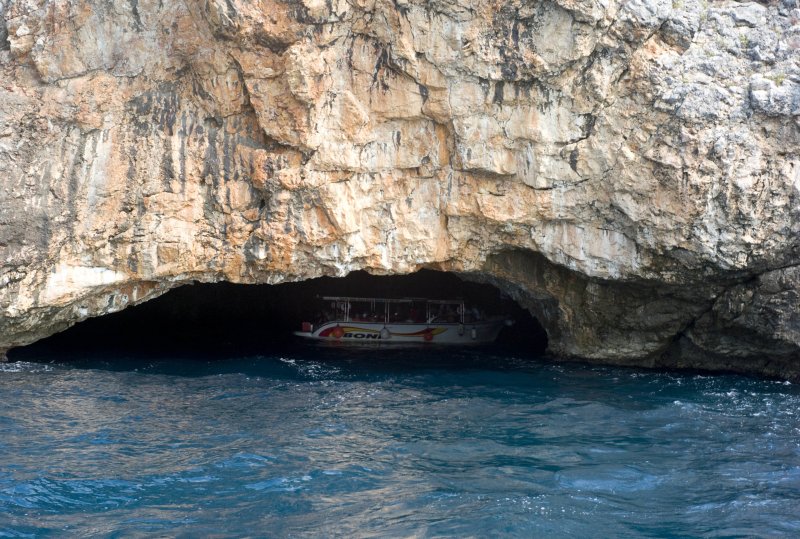 Луштица Черногория голубая пещера