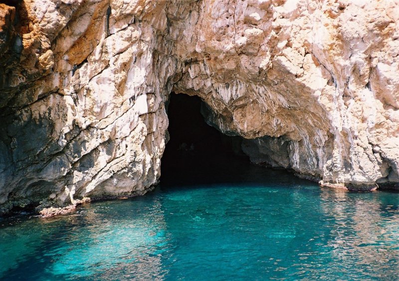 Достопримечательности Черногории голубая пещера