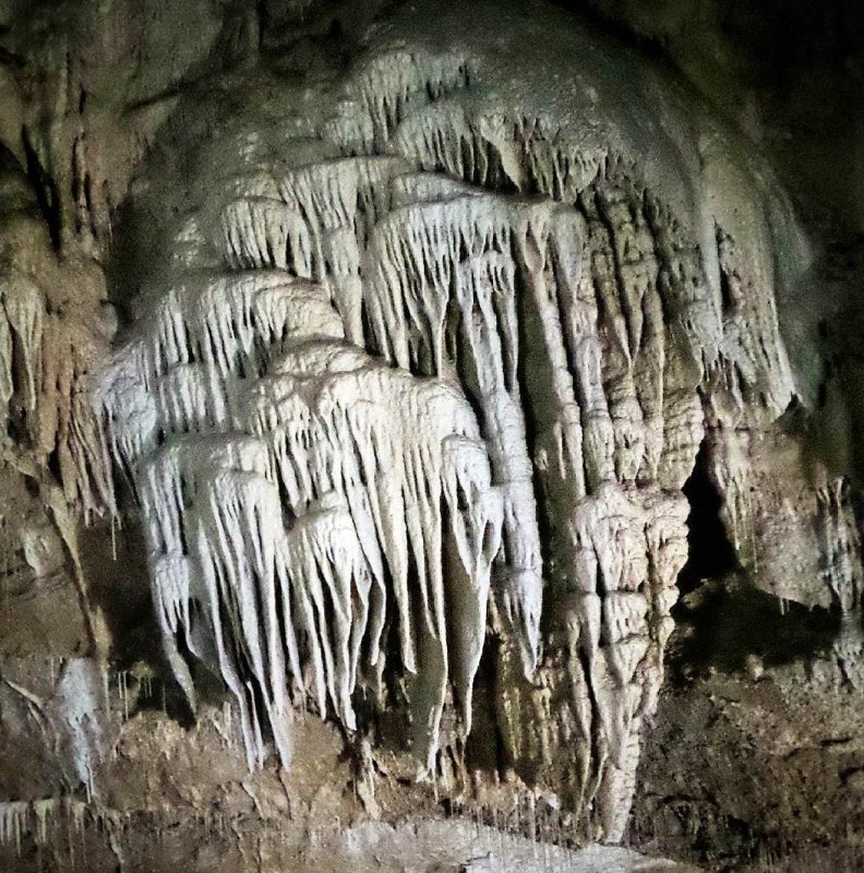 Зал Апсны в Новоафонской пещере