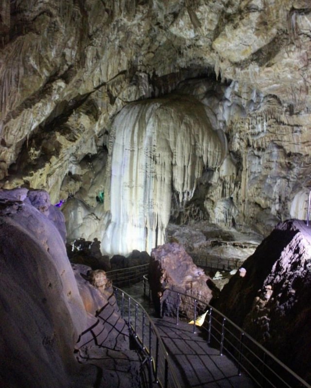 Карстовая пещера в Абхазии