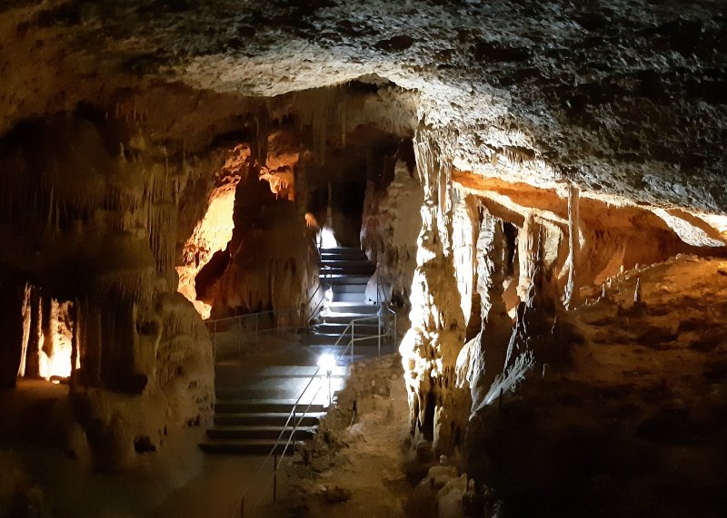 Мраморная пещера Алтай
