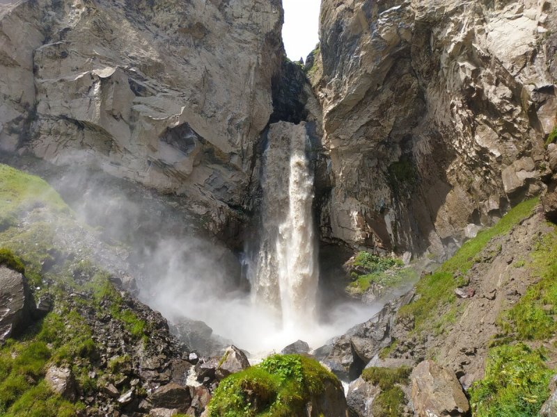Чегемские водопады ресторан в скале