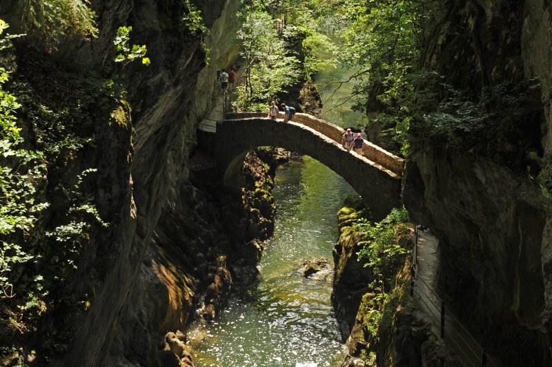 Швейцария мост через ущелье