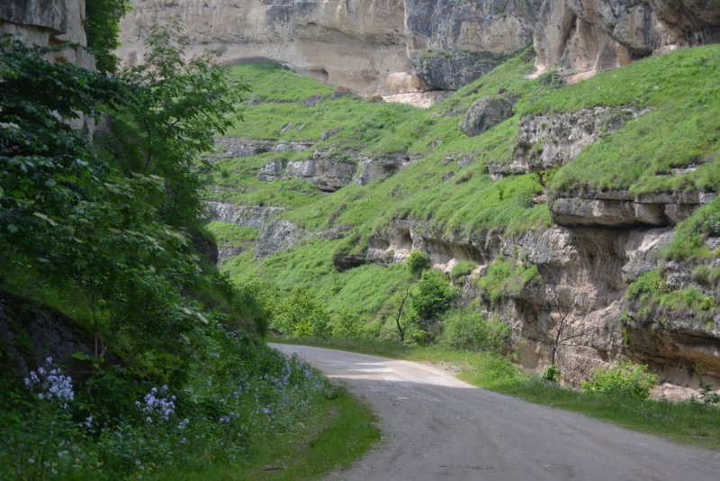 Тызыльское ущелье скала арка
