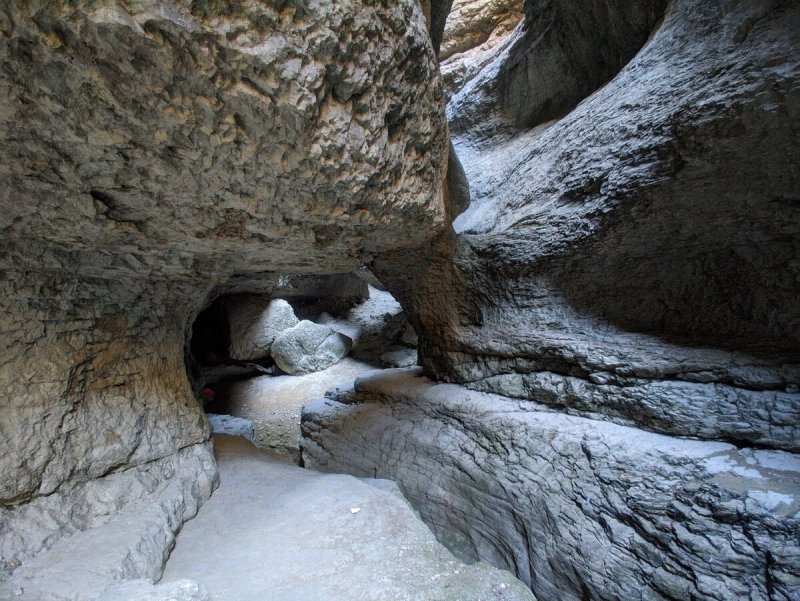 Атласские пещеры в Дагестане