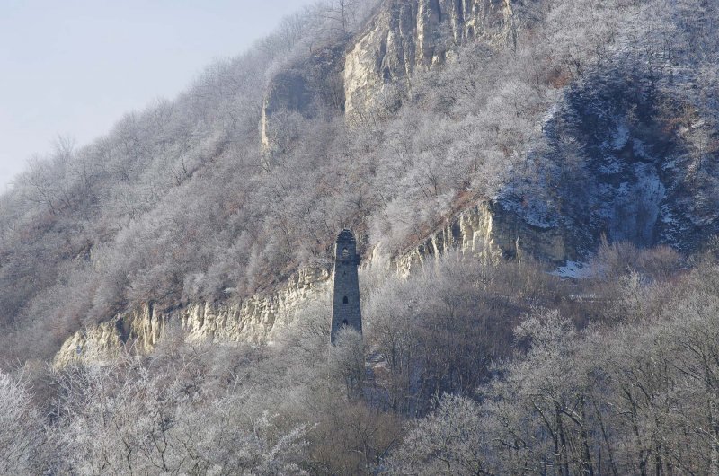 Аргунское ущелье Ушкалойские башни весной