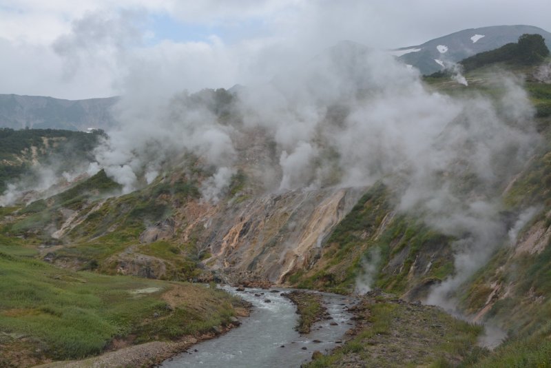 Долина гейзеров на Камчатке с высоты птичьего