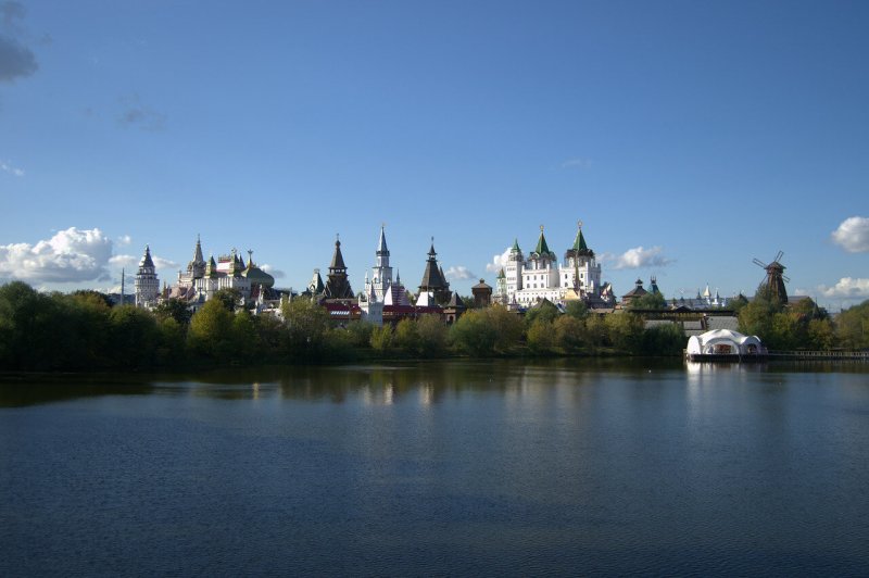 Вид на Измайловский Кремль с острова