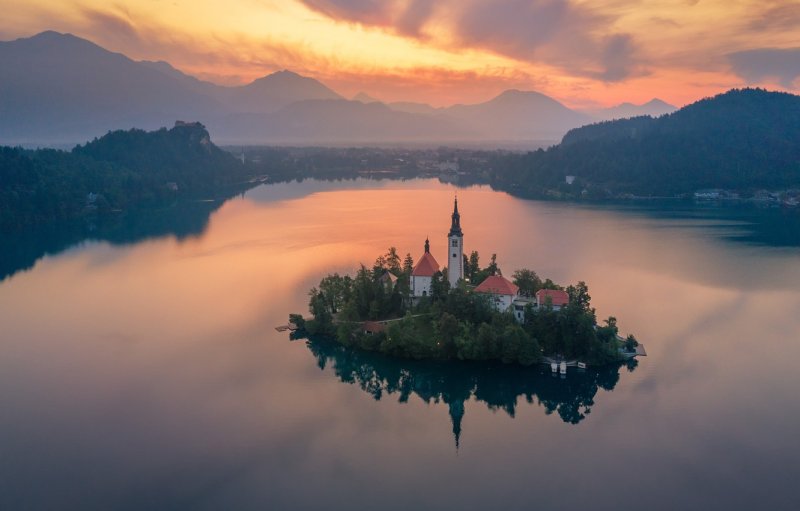 Храм в Словении на озере Блед