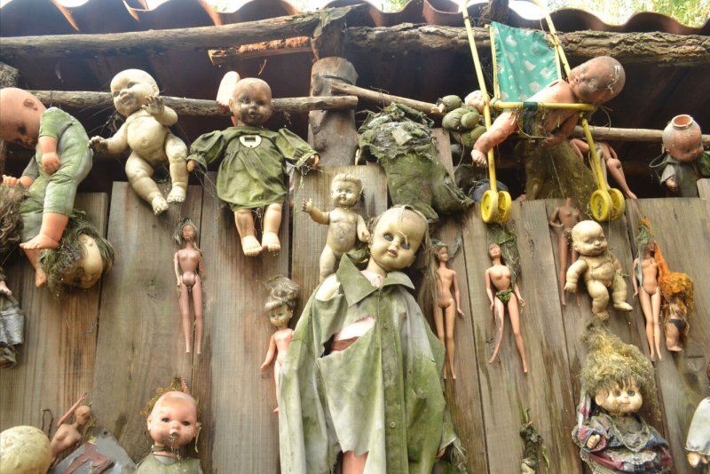 Остров заброшенных кукол в Мексике