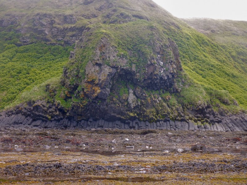 Действующий вулкан Курильской гряды на острове Парамушир