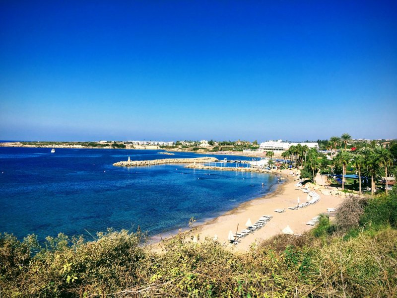 Корал Бич Кипр пляж