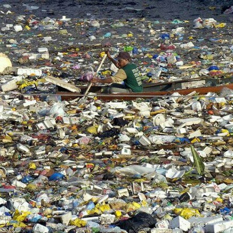 Плавучий остров из мусора