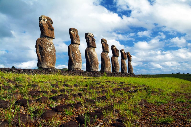 Моаи на острове Пасхи / Чили