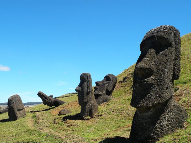 Моаи на острове Пасхи / Чили