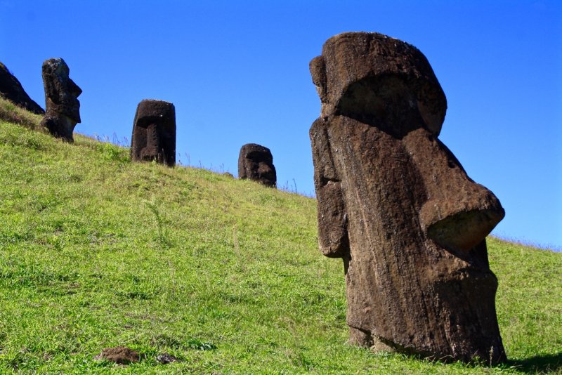 Каменные статуи Моаи Чили