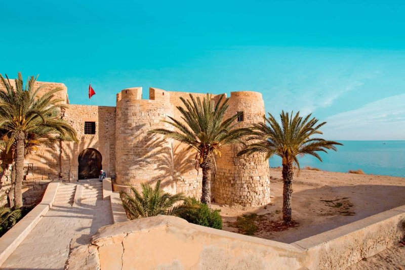 Монастир Тунис пустыня