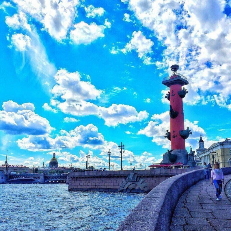 Стрелка Васильевского острова в Санкт-Петербурге колонны