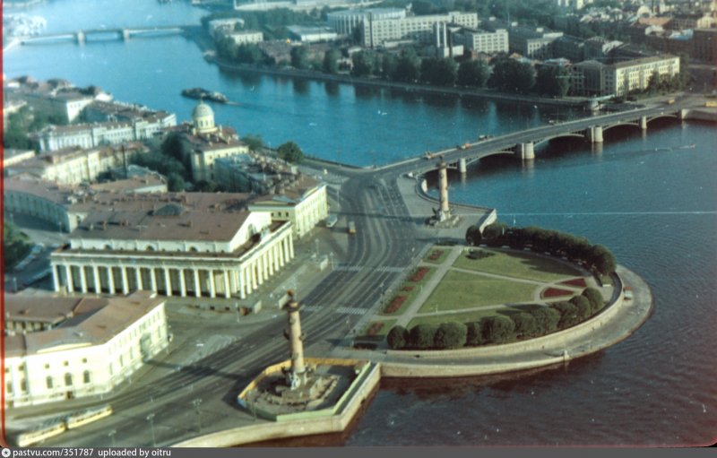 Ростральные колонны Санкт-Петербург сверху