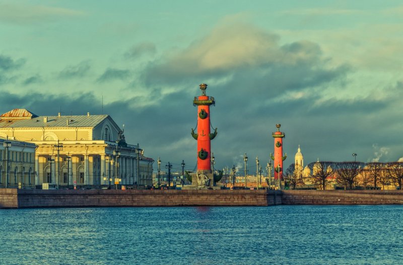 Нева Ростральные колонны Санкт-Петербург