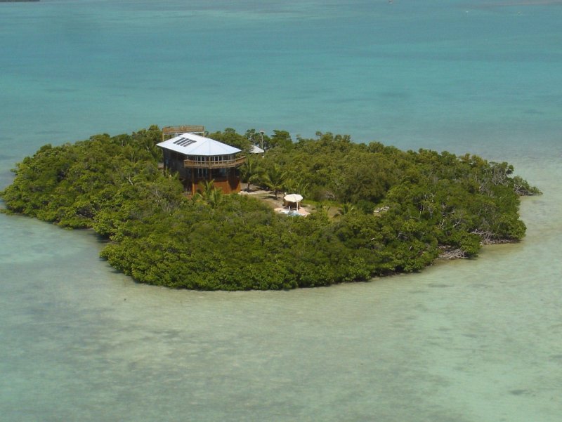 Дом на маленьком острове