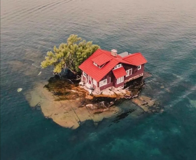 Домик на острове