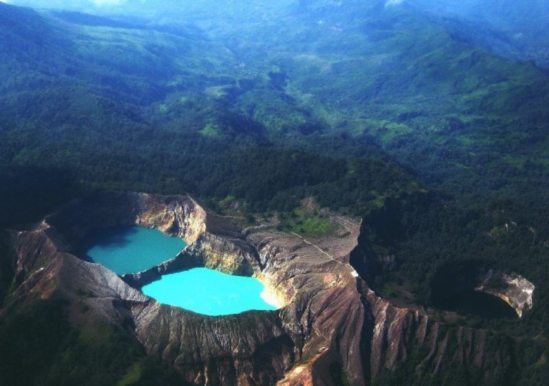 Озера вулкана Келимуту