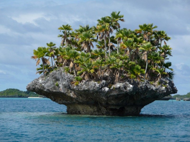 Маленький необитаемый остров