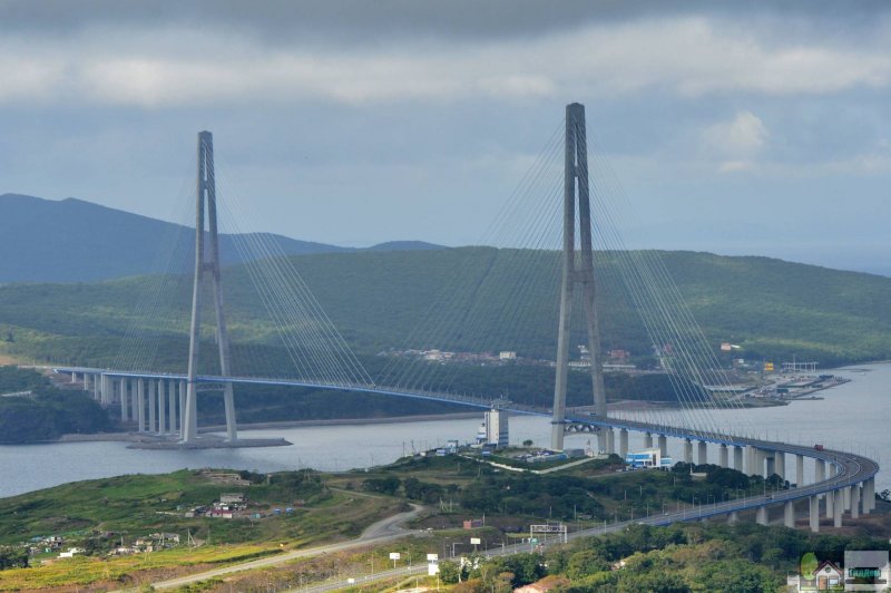 Мост на русский остров Приморский край
