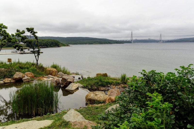 Мост на остров русский через пролив Босфор Восточный во Владивостоке