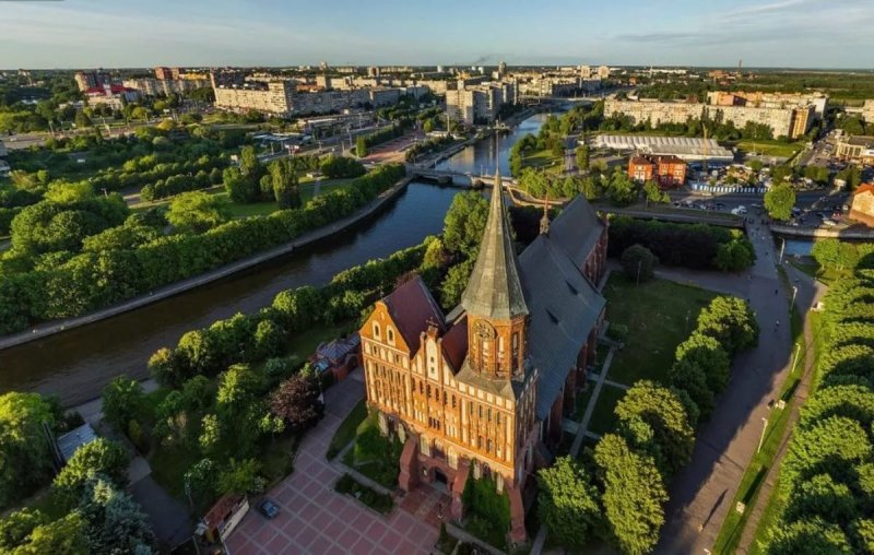 Кафедральный собор в Калининграде с птичьего полета