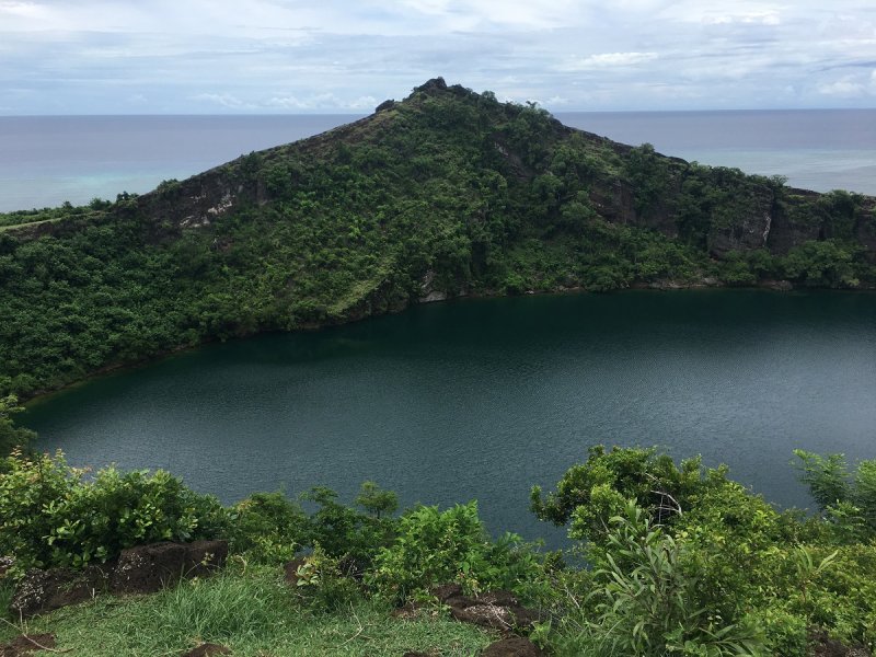 Коморские острова озеро