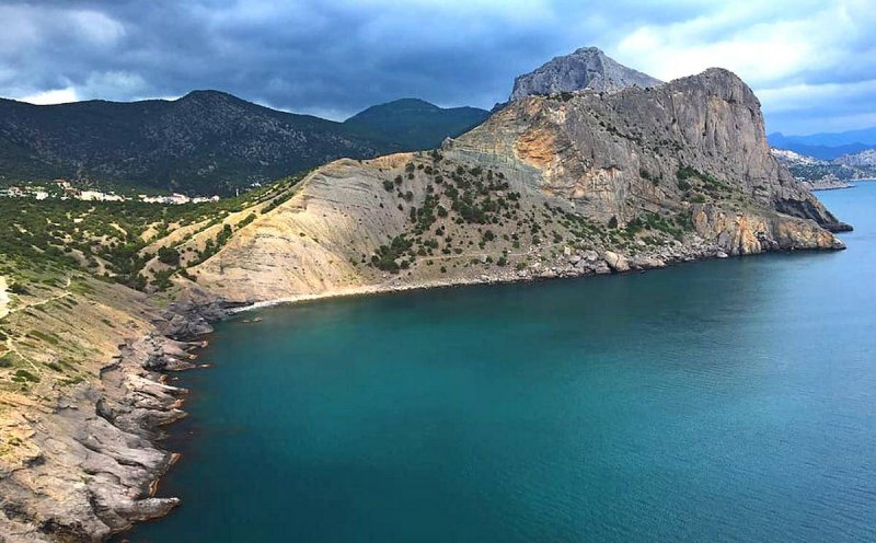 Гора в воде в Крыму