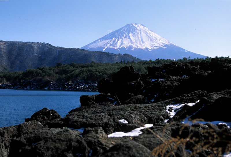 Гора Фудзи (остров Хонсю) вертикально