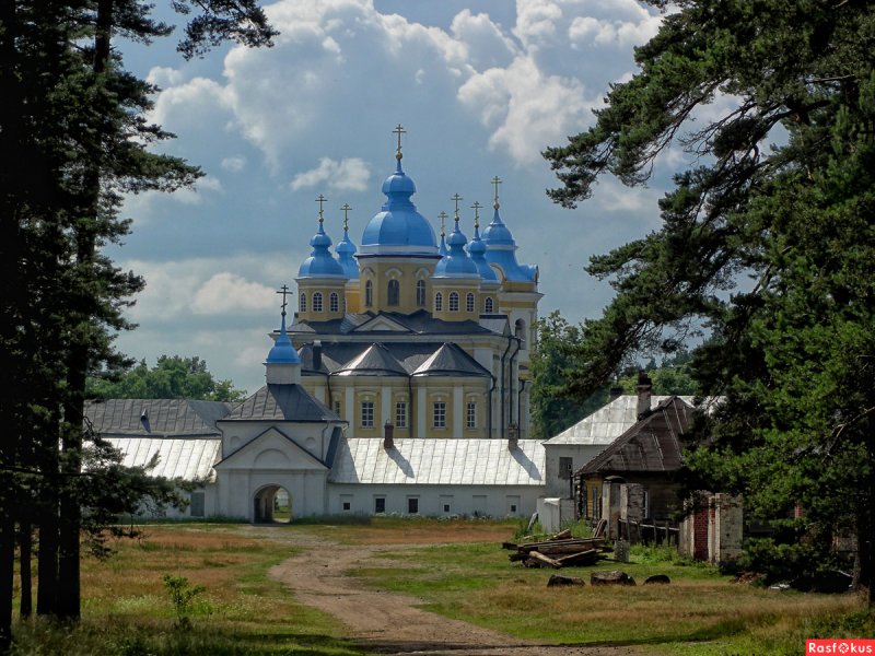 Коневский монастырь на острове Коневец