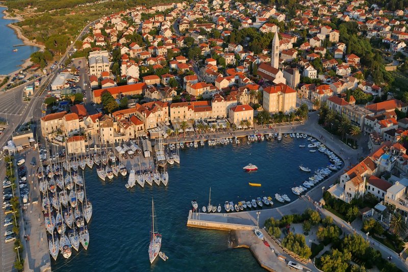 Остров Брач Хорватия города фото