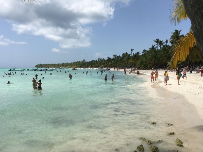 Доминиканы остров Саона