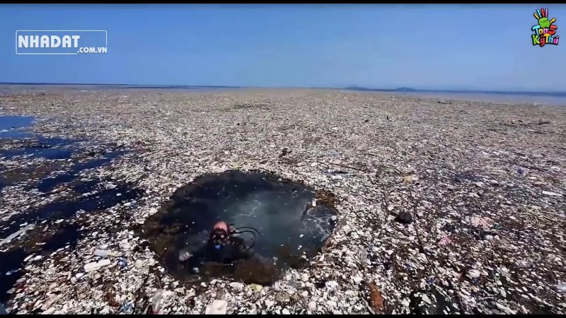 Большое Тихоокеанское мусорное пятно из космоса