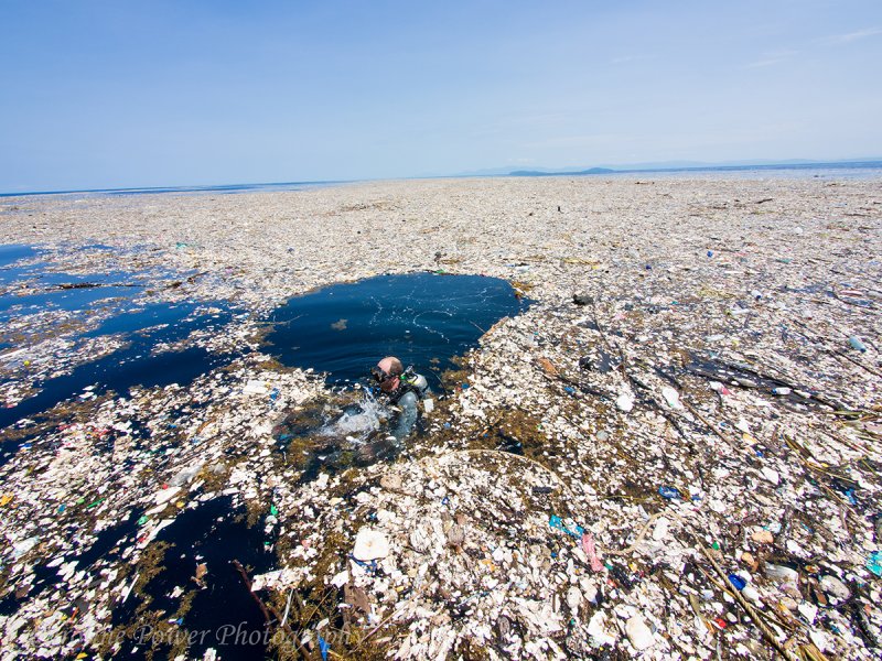 Пластик в мировом океане из космоса