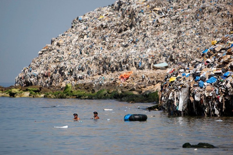 Горы мусора в тихом океане