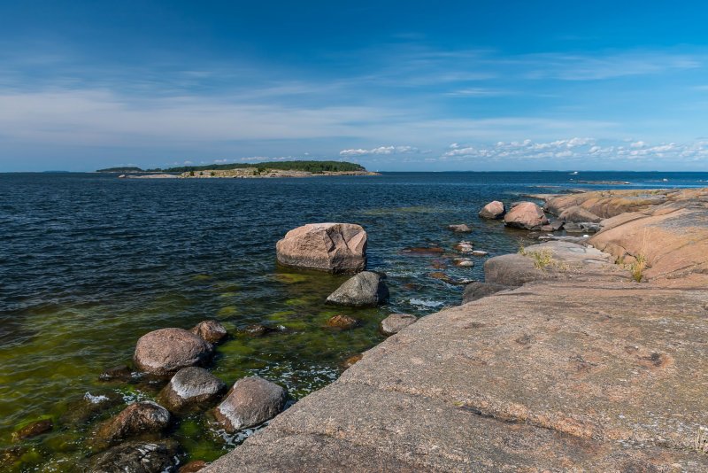 Остров мощный в финском заливе