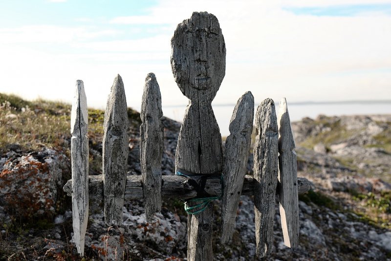 Семиликий идол на острове Вайгач