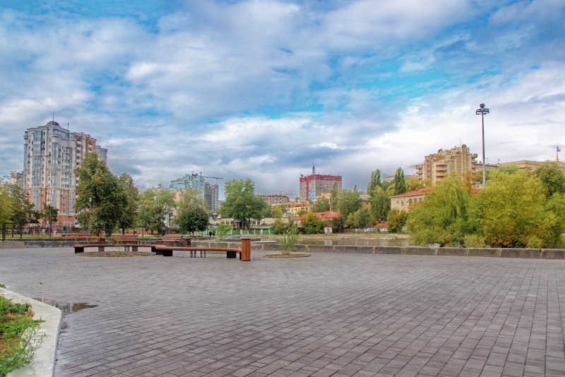 Парк на зеленом острове Ростов на Дону