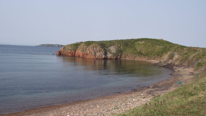 Красные скалы остров Попова