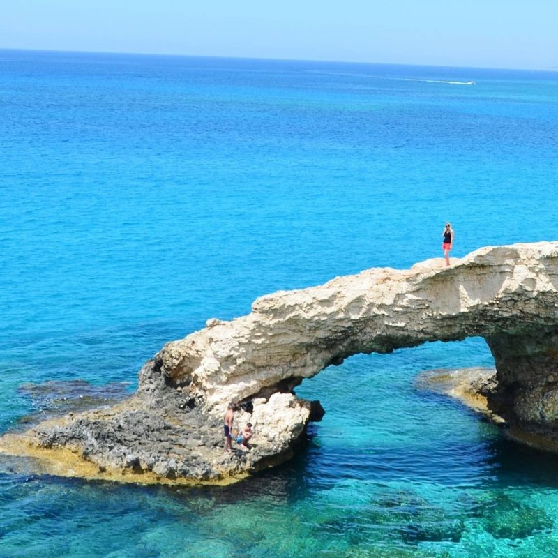 Бухта на Кипре с прозрачной водой