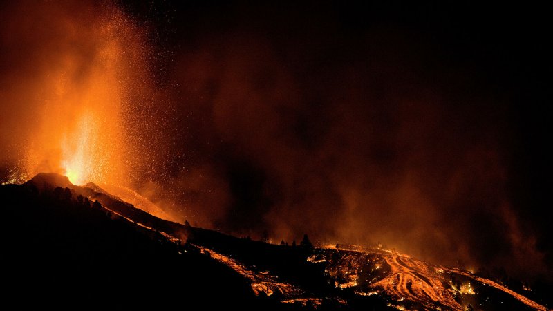 Извержение вулкана на Канарах 2021