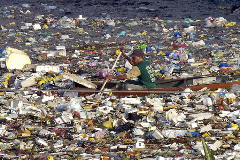 Остров пластика в тихом океане со спутника