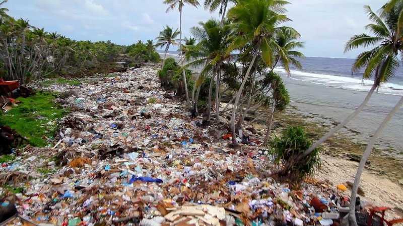 Остров из пластика в тихом океане